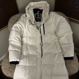 MPG Women's White Hooded Puffer Coat